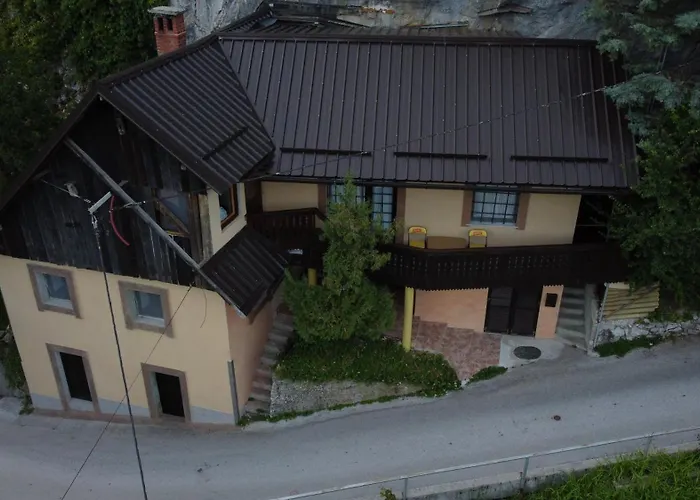 Mountain Rock アパート ブレッド